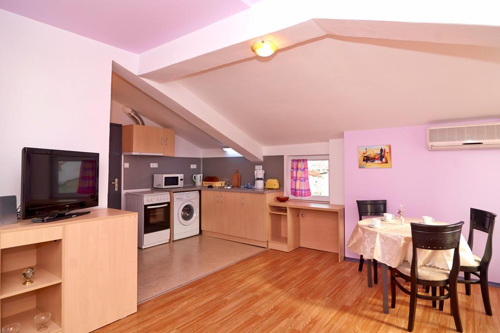 Batak Studio Burgas Rum bild